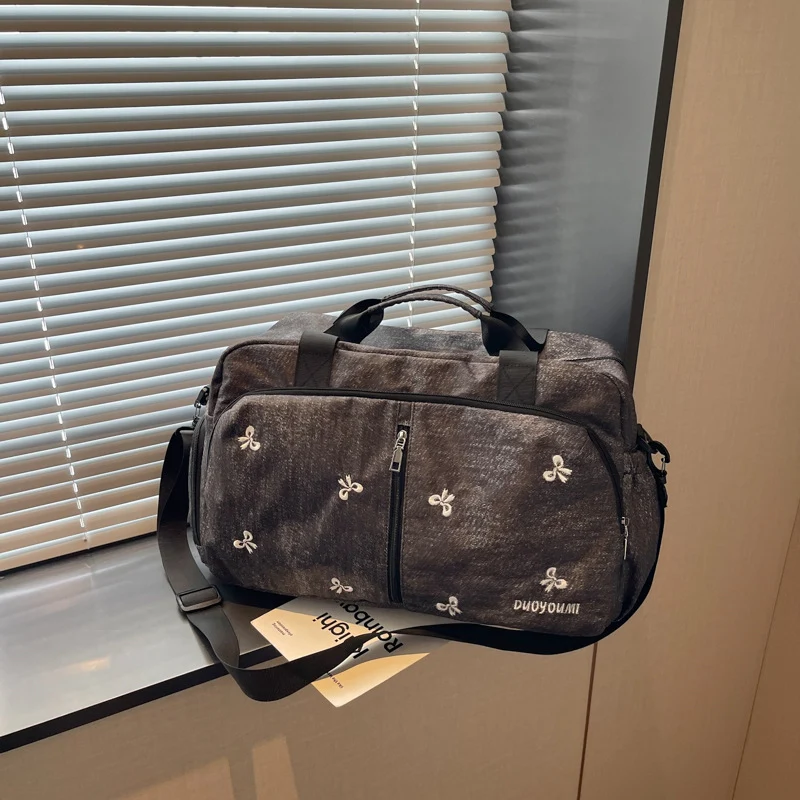 Damen Geräumige Sport- und Reisetasche mit eleganten Details Skanto