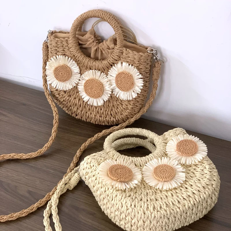 Handtasche aus Naturmaterialien mit floralen Details Skanto