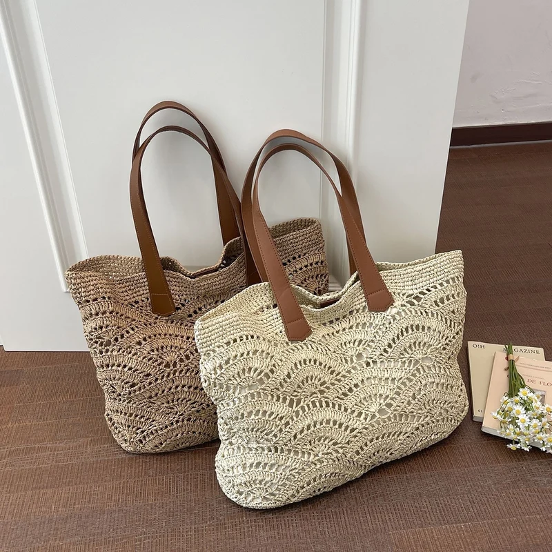 Handtasche aus hochwertigem gewebtem Naturmaterial mit eleganten Ledergriffen Skanto