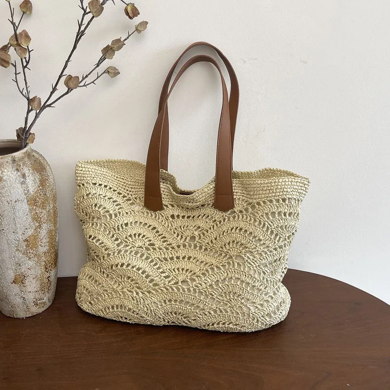 Handtasche aus hochwertigem gewebtem Naturmaterial mit eleganten Ledergriffen Skanto