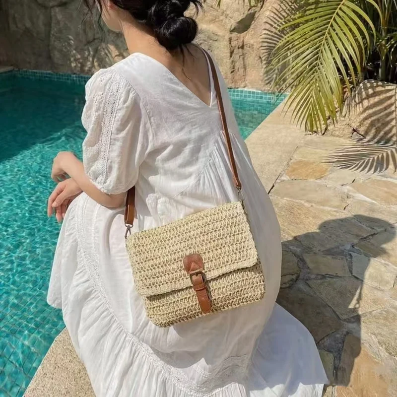Handtasche aus gewebtem Naturmaterial mit verstellbarem Riemen Skanto