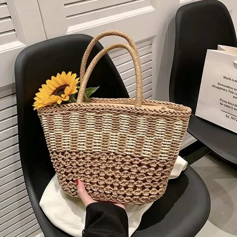 Handtasche aus gewebtem Naturmaterial mit luftiger Textur Skanto