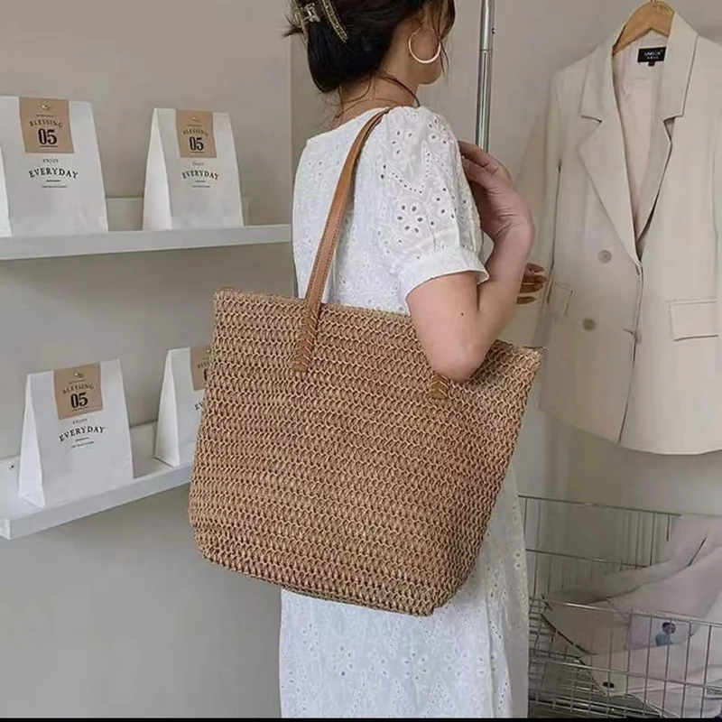 Handtasche aus gewebtem Naturmaterial mit Ledergriffen Skanto