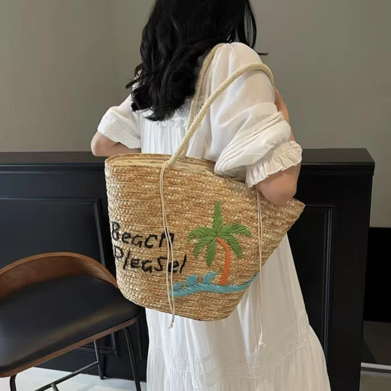 Sommerliche Korbtasche mit kreativem Strandmotiv Skanto