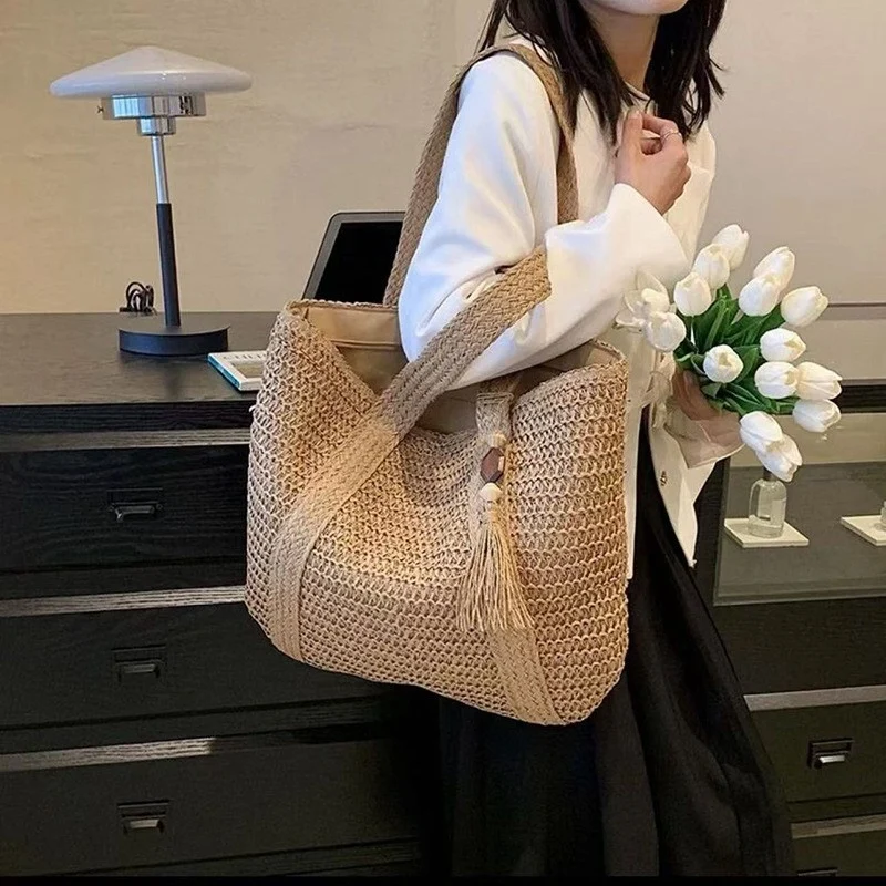 Geflochtene Strandtasche mit Fransen-Detail Skanto
