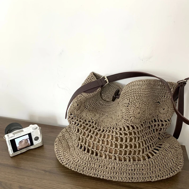 Geflochtene Handtasche mit robusten Lederriemen Skanto