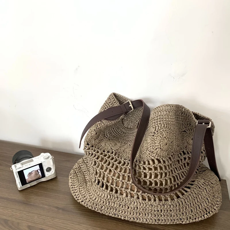 Geflochtene Handtasche mit robusten Lederriemen Skanto