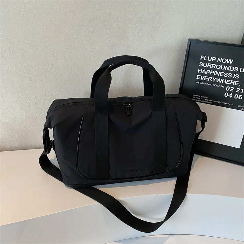 Sportliche Reisetasche für Damen mit stabilen Griffen und vielseitigen Fächern Skanto