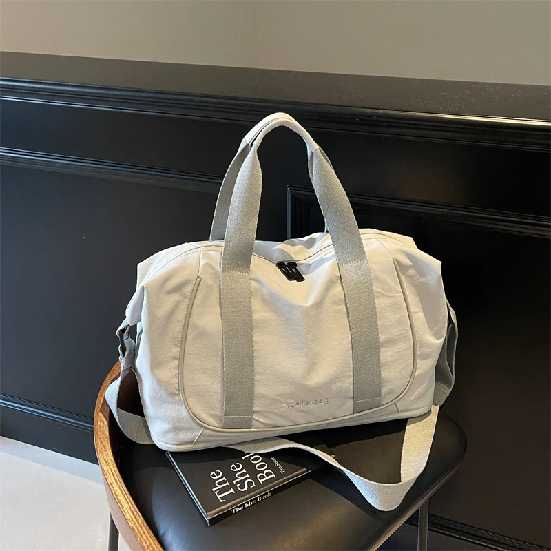 Sportliche Reisetasche für Damen mit stabilen Griffen und vielseitigen Fächern Skanto