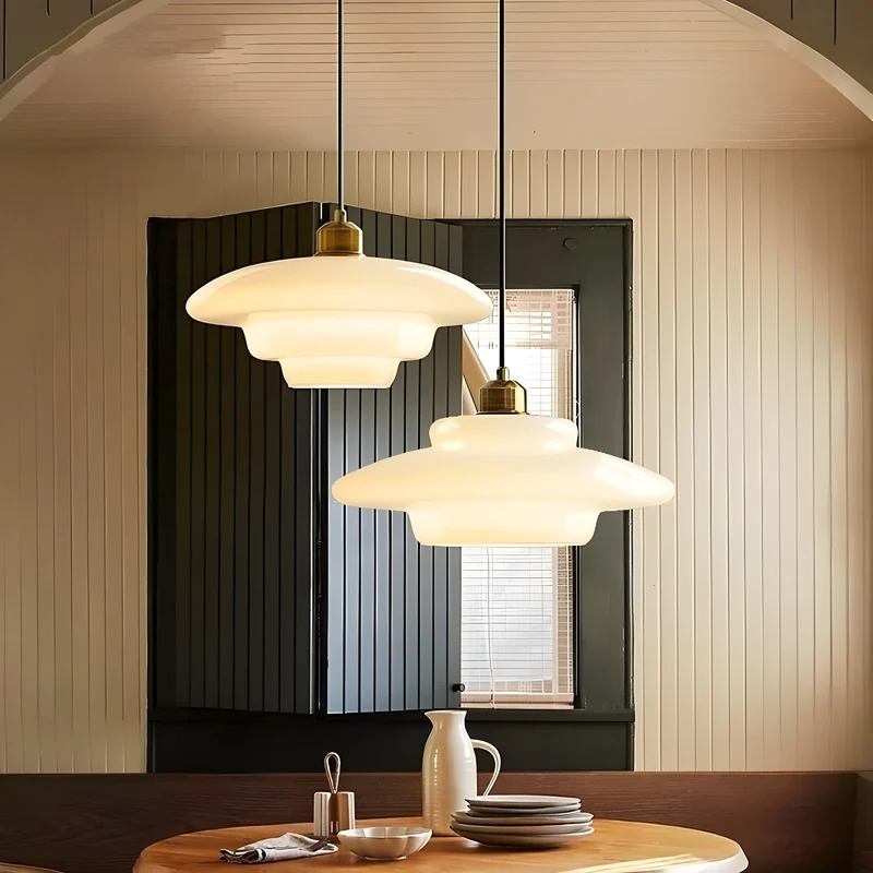 AuraBeam Light – Minimalistische LED-Pendelleuchte aus elfenbeinfarbenem Glas | Skanto