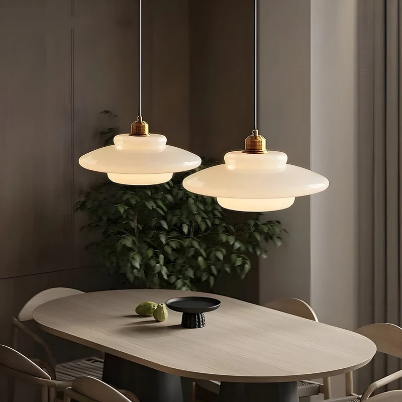 AuraBeam Light – Minimalistische LED-Pendelleuchte aus elfenbeinfarbenem Glas | Skanto