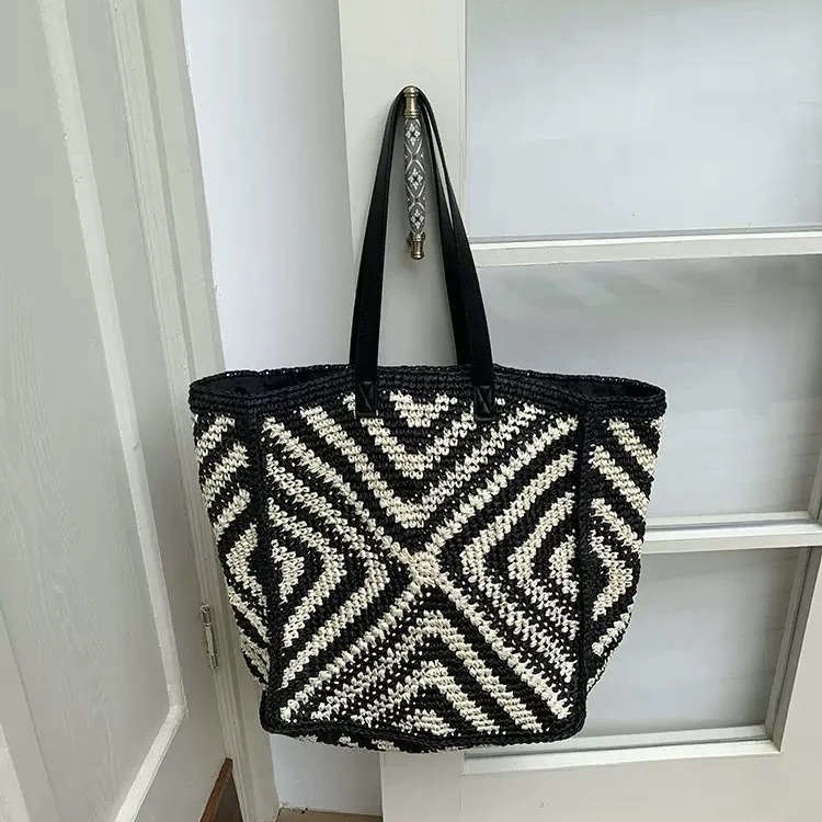 Designer-Korbtasche mit grafischem Muster Skanto
