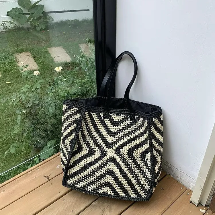 Designer-Korbtasche mit grafischem Muster Skanto