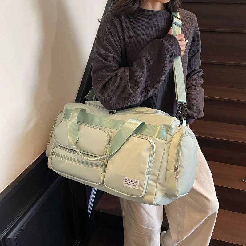 Sportliche Reisetasche für Damen mit multifunktionalen Fächern Skanto