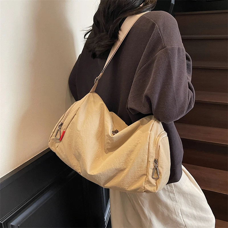 Sportliche Reisetasche für Damen mit mehreren Fächern Skanto