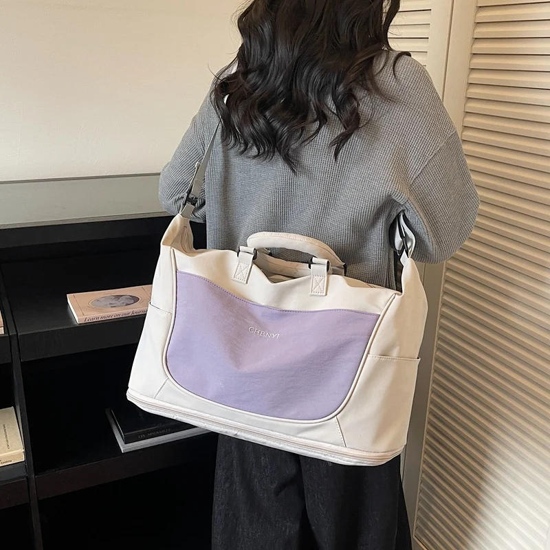 Sportliche Reisetasche für Damen mit isoliertem Fach Skanto