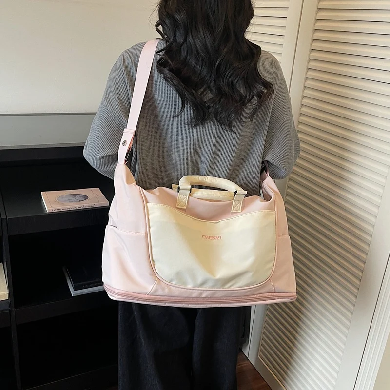 Sportliche Reisetasche für Damen mit isoliertem Fach Skanto