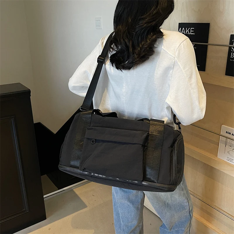 Sportliche Reisetasche für Damen mit cleverem Ventilator-Design Skanto