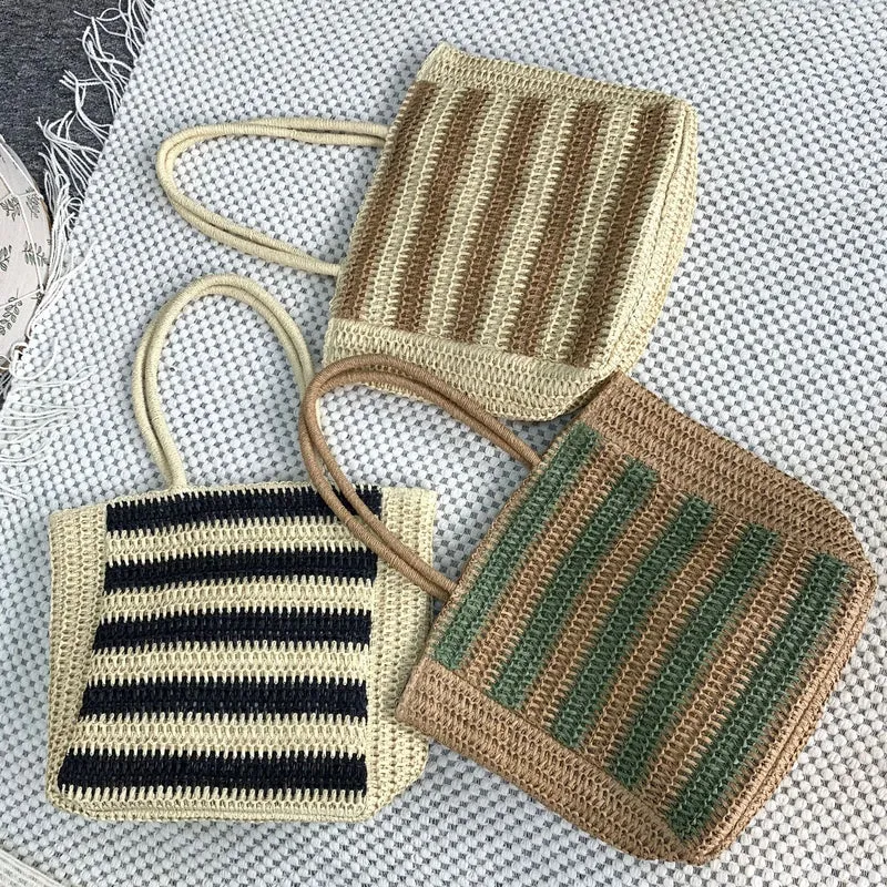 Designer-Strohtasche mit grafischem Streifenmuster Skanto