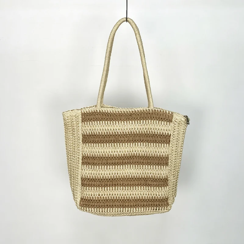 Designer-Strohtasche mit grafischem Streifenmuster Skanto