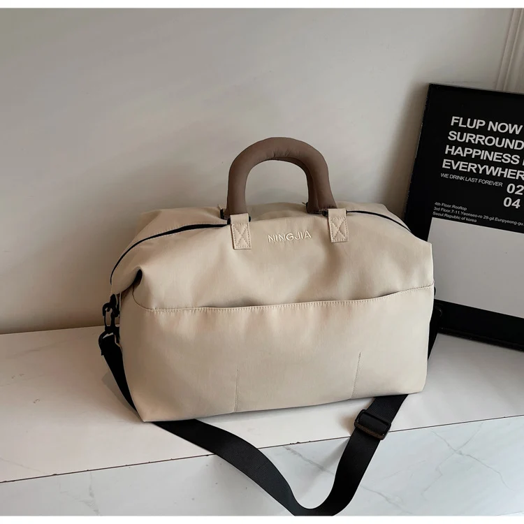 Sportliche Reisetasche für Damen mit ergonomischen Griffen und variabler Fächeraufteilung Skanto
