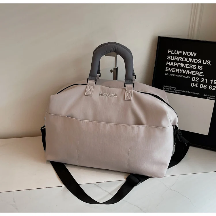 Sportliche Reisetasche für Damen mit ergonomischen Griffen und variabler Fächeraufteilung Skanto