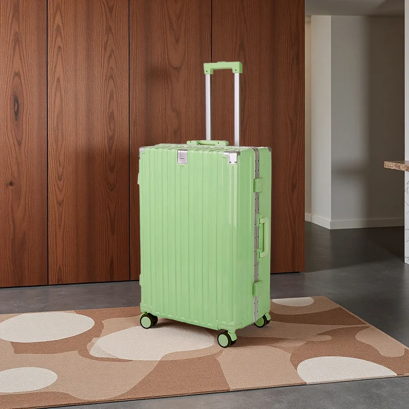 Robuster Erweiterbarer Hartschalen-Reisekoffer Skanto