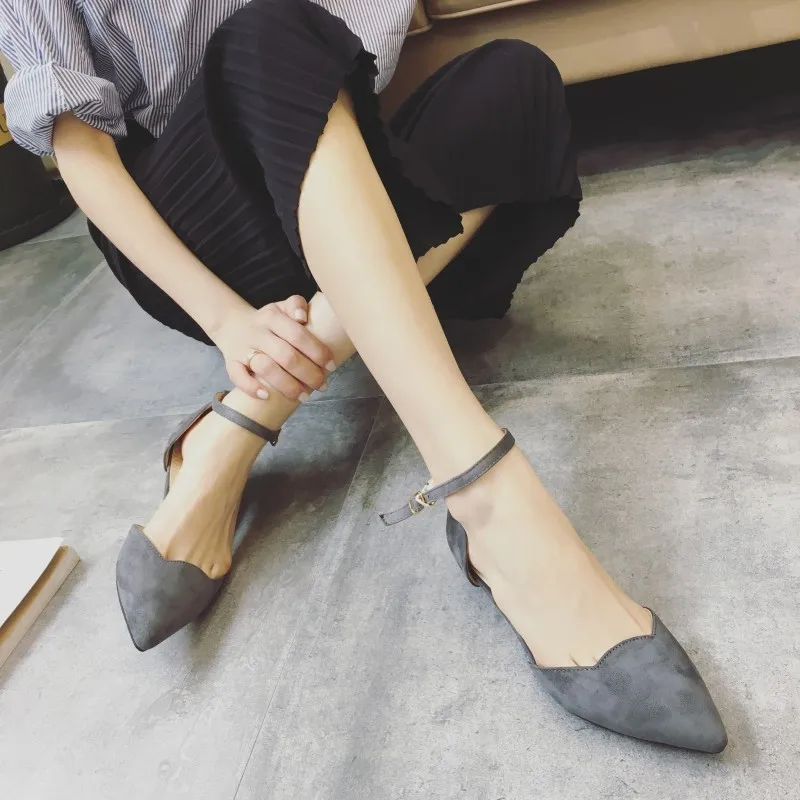 Damen-Pumps mit Schnallenriemen und spitzer Zehenpartie – Blau