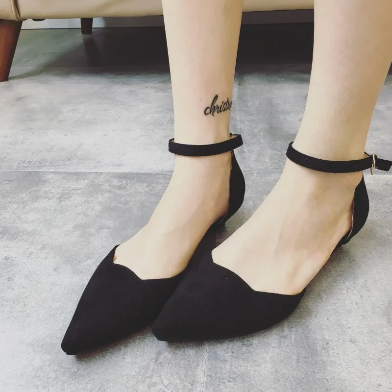 Damen-Pumps mit Schnallenriemen und spitzer Zehenpartie – Blau