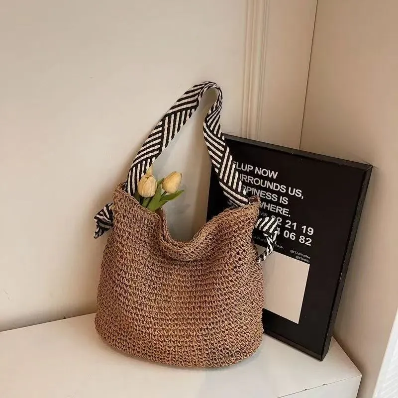 Handtasche mit gestreiften Riemen Skanto