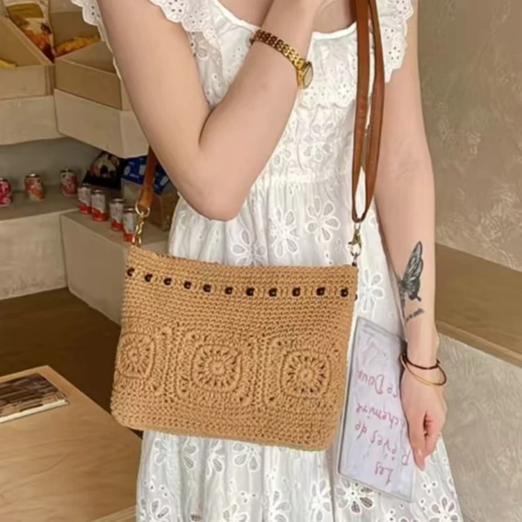 Handtasche mit feinen Häkelmotiven Skanto