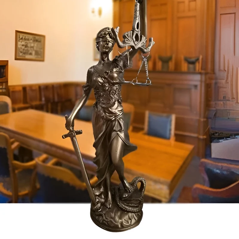 Statue der Justitia – Eine elegante dekorative Skulptur der Justitia