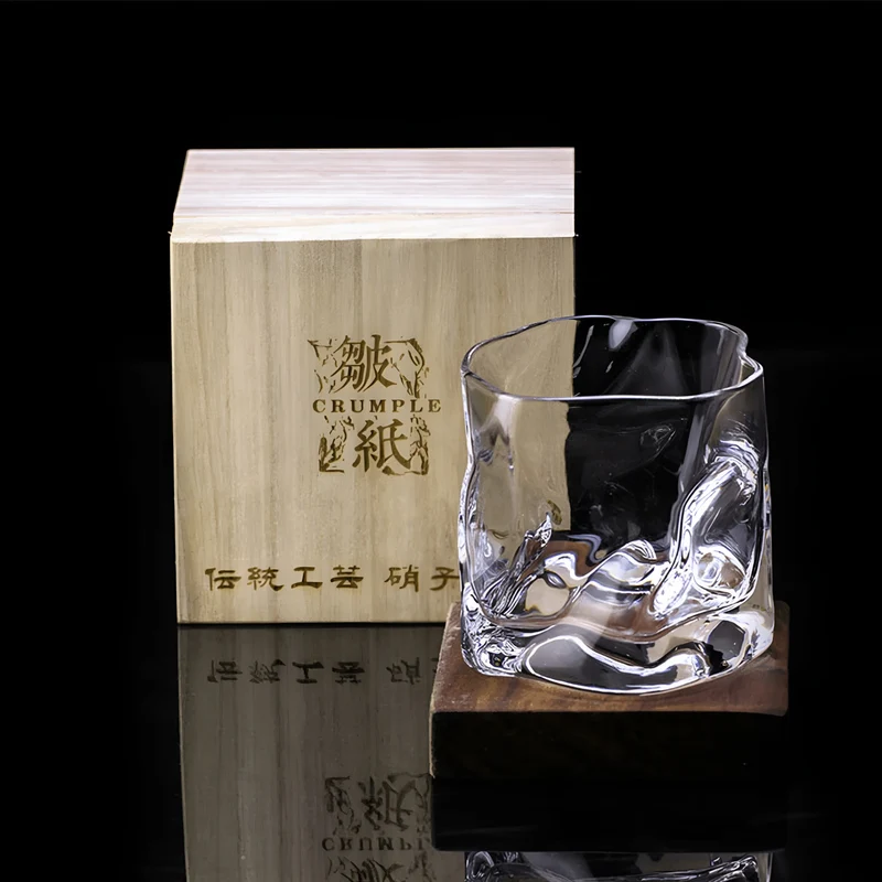 Whiskyglas im Edo-Kiriko-Stil – Handgeschliffen mit einzigartigem Wirbeldesign
