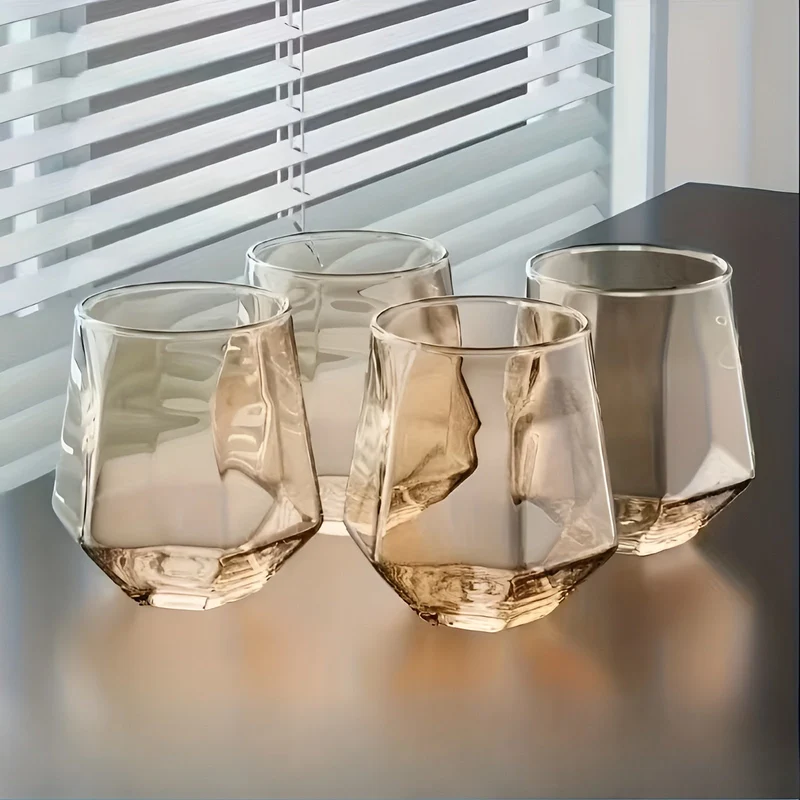 Glasbecher im transparenten Design, 4er-Set – Stilvolles und dekoratives Design | 300 ml Glasbecher für Wasser, Saft und Tee | Skanto