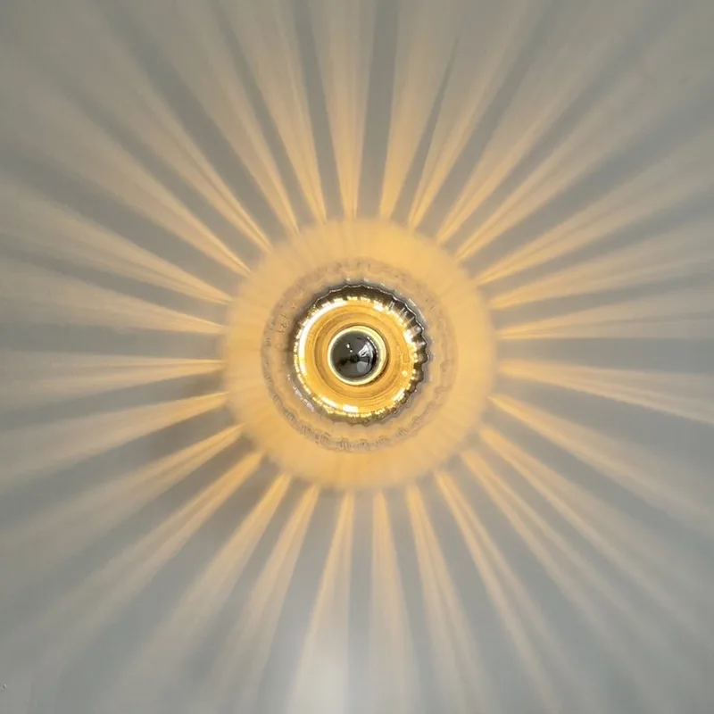 Skandinavische Bauhaus Wandleuchte aus Glas, moderne LED Wandlampe für Flur & Wohnzimmer | Skanto