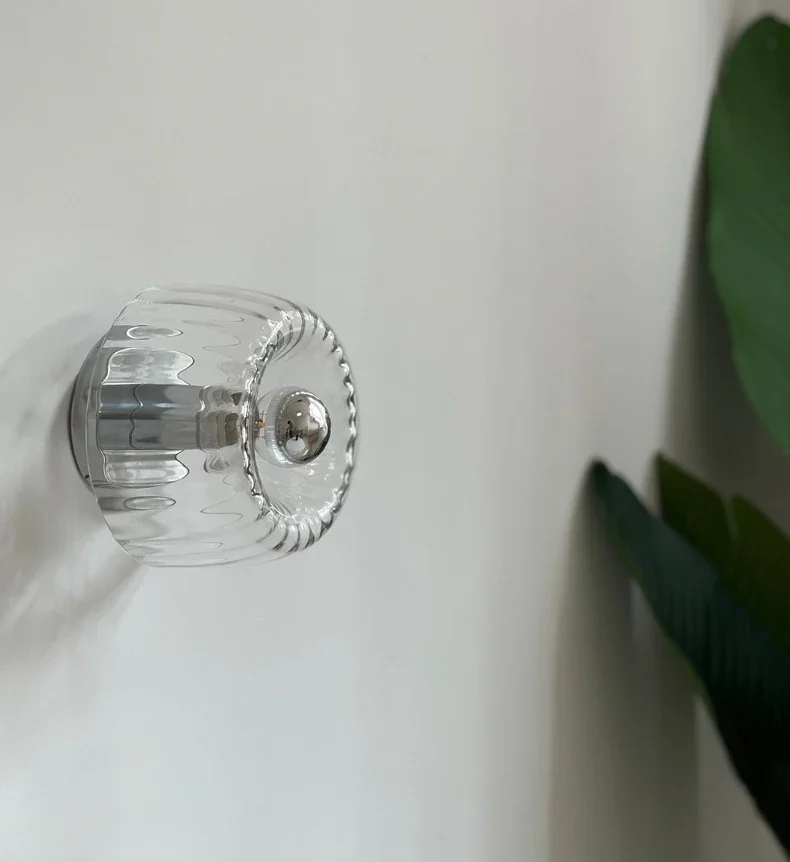 Skandinavische Bauhaus Wandleuchte aus Glas, moderne LED Wandlampe für Flur & Wohnzimmer | Skanto
