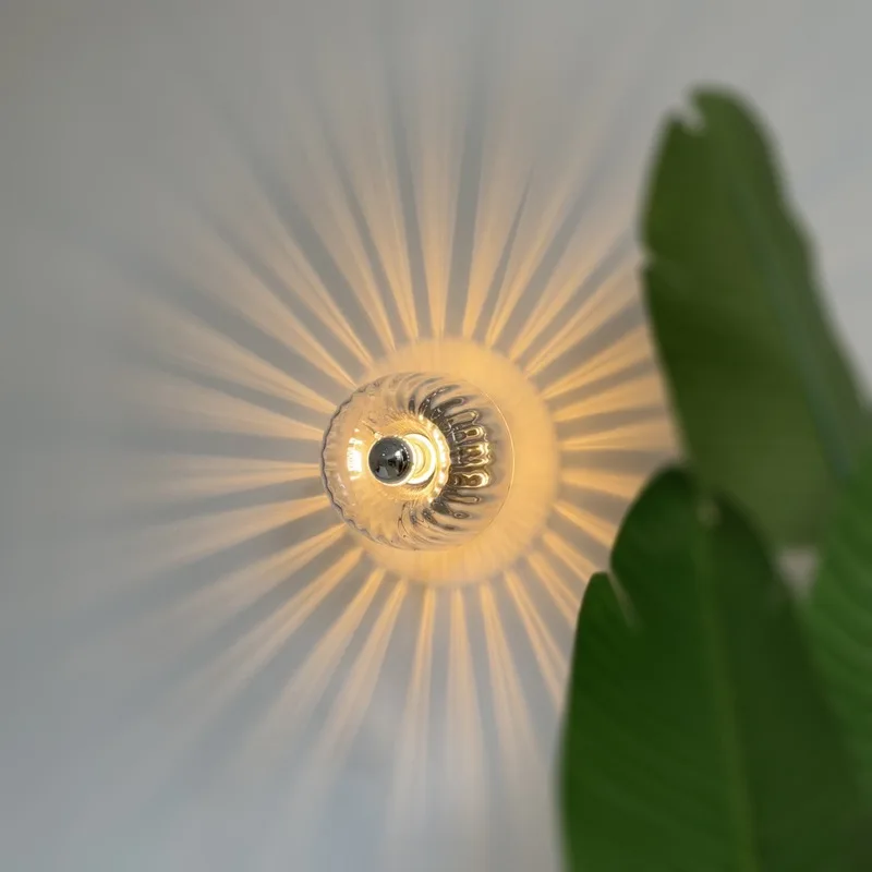 Skandinavische Bauhaus Wandleuchte aus Glas, moderne LED Wandlampe für Flur & Wohnzimmer | Skanto