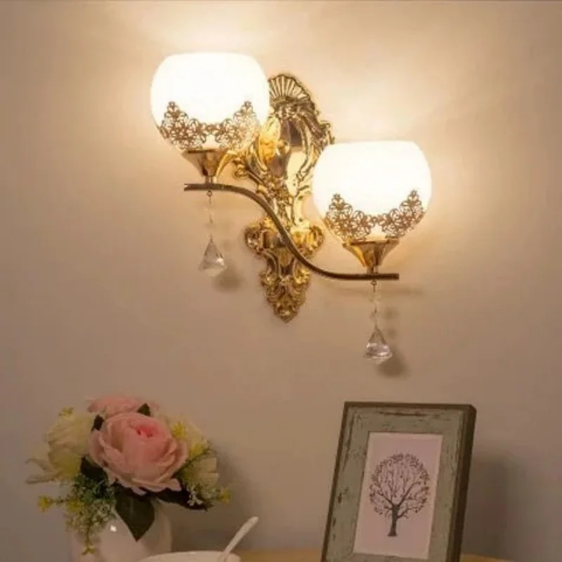 CrystalLuxe – Goldene LED-Wandleuchte für stimmungsvolle Beleuchtung Skanto