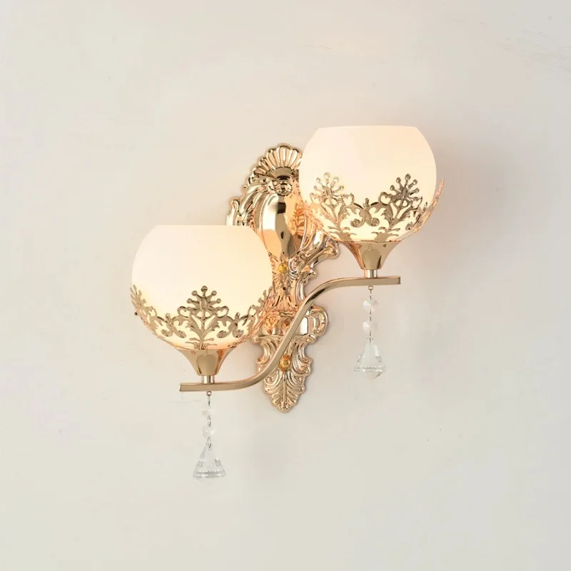 CrystalLuxe – Goldene LED-Wandleuchte für stimmungsvolle Beleuchtung Skanto