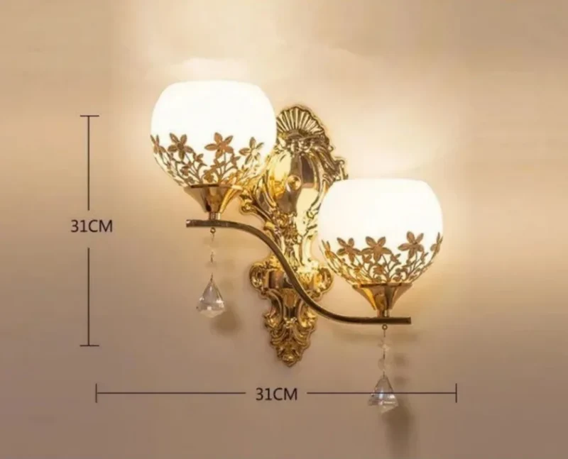CrystalLuxe – Goldene LED-Wandleuchte für stimmungsvolle Beleuchtung Skanto