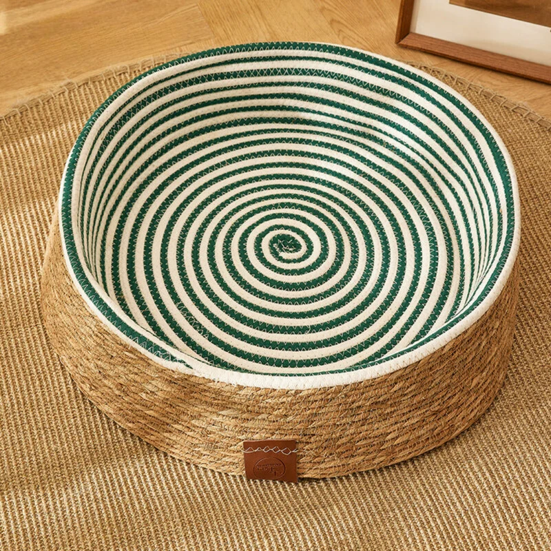 Handgewebtes Rattan-Katzenkratzbett Skanto