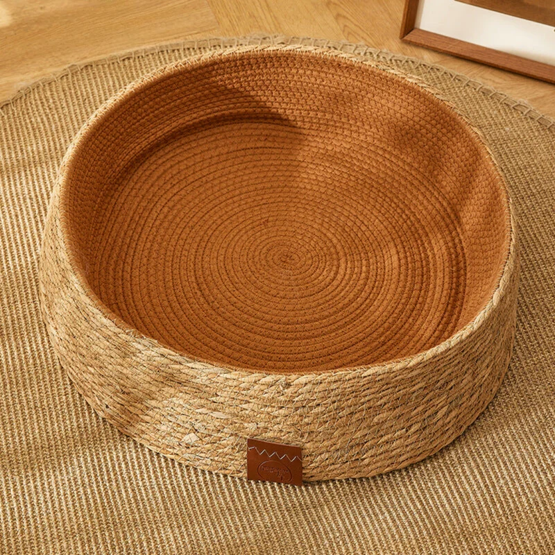 Handgewebtes Rattan-Katzenkratzbett Skanto